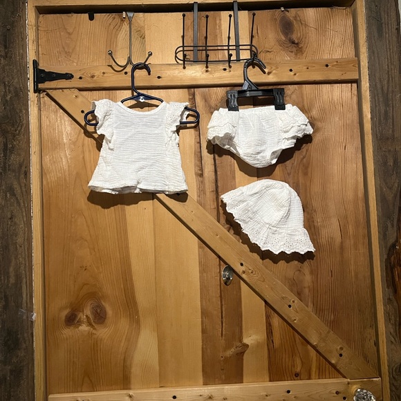 Rachel Zoe White Baby Outfit with Eyelet Details - Picture 1 of 9
